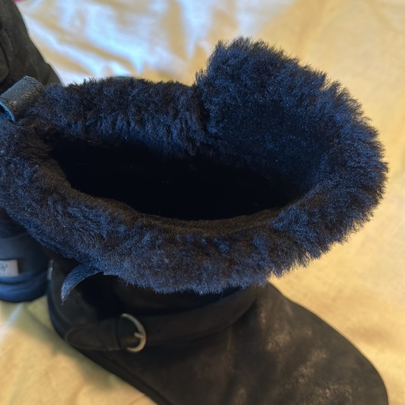 UGG women’s lined black boots - barely worn
